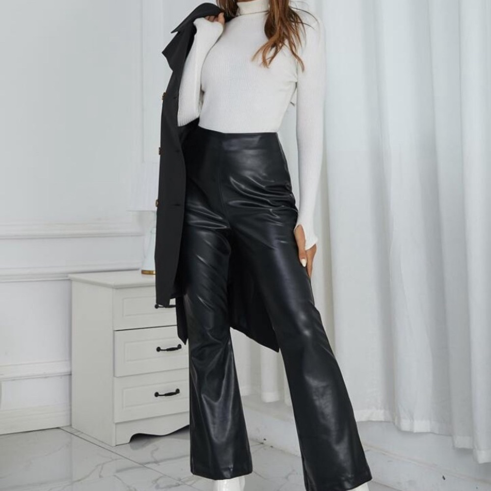 Eilly Bazar High Waist PU Leather Flare Leg Pants. Size S. New.
